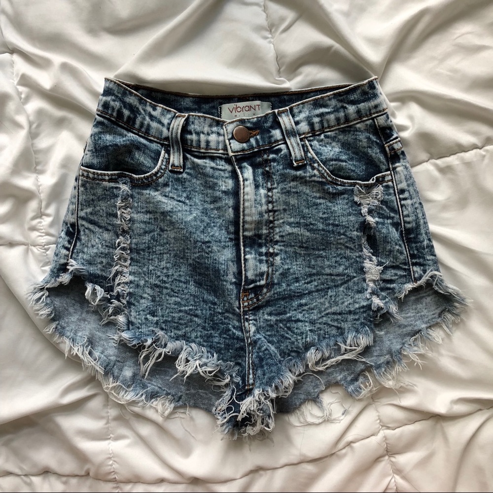 Vibrant Distressed Denim Short-Shorts (S)